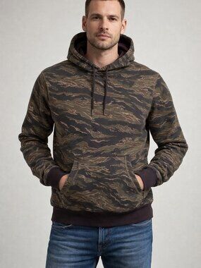 Camoflauge kangaroo pocket hoodie